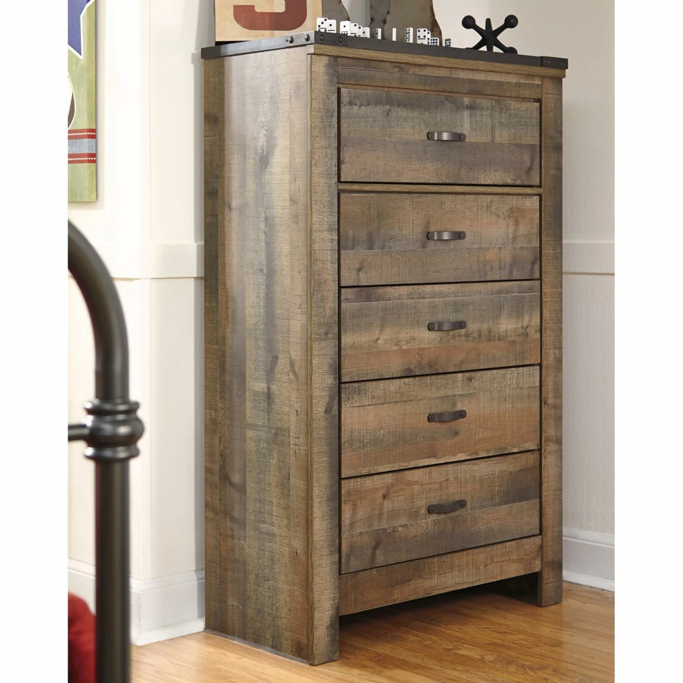 Cheap ๐ Chests Signature Design By Ashley Trinell 5 Drawer Chest ๐ - Image 2